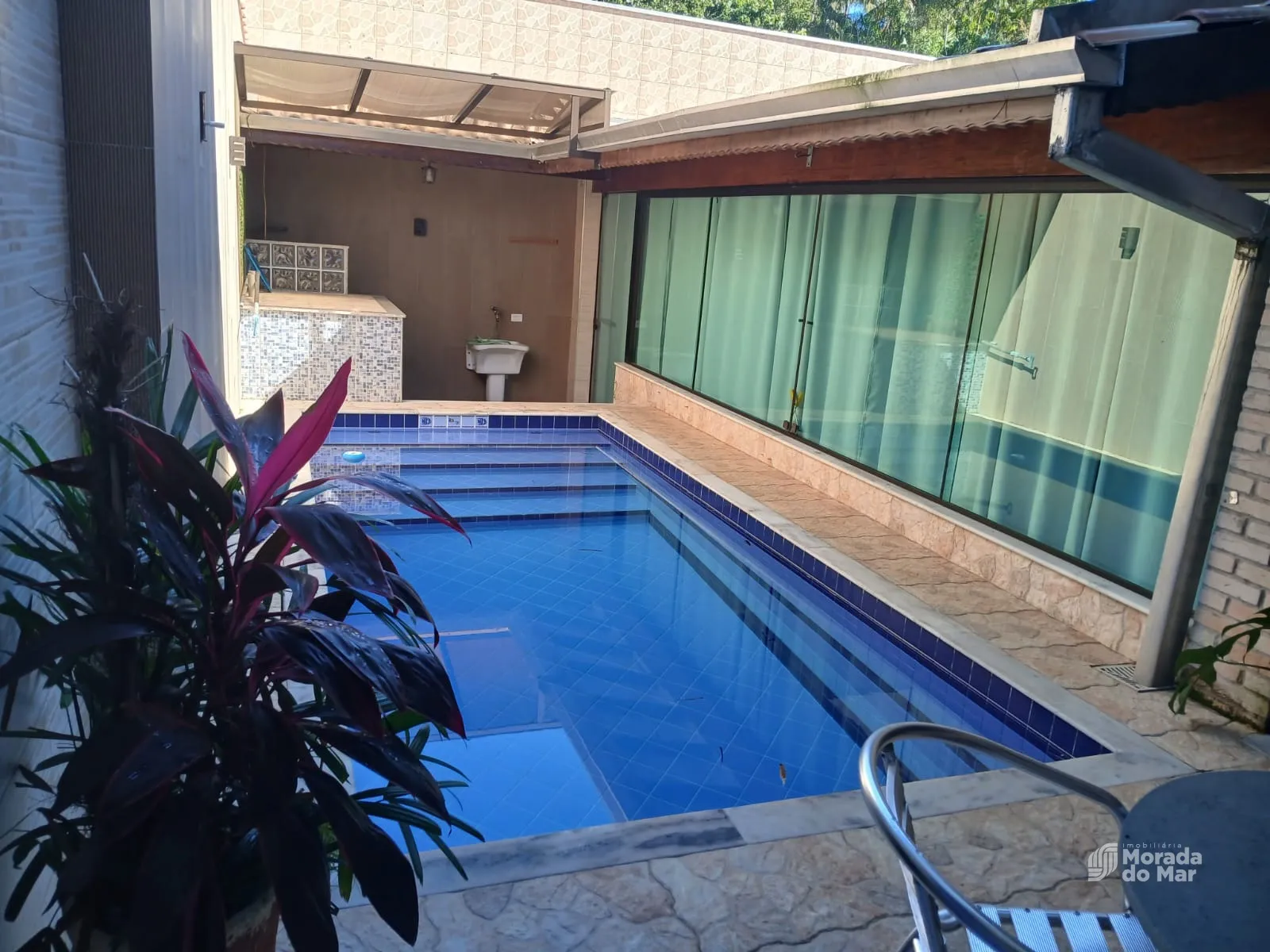 Sobrado 250 m² com 3 suítes, energia solar e piscina no Massaguaçu — foto 2