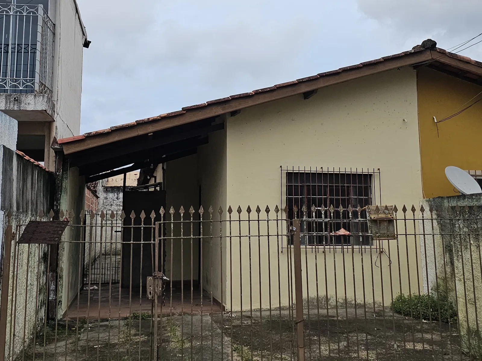 Casa de 2 dormitórios para reformar em terreno de 126 m² no Balneário Indaiá